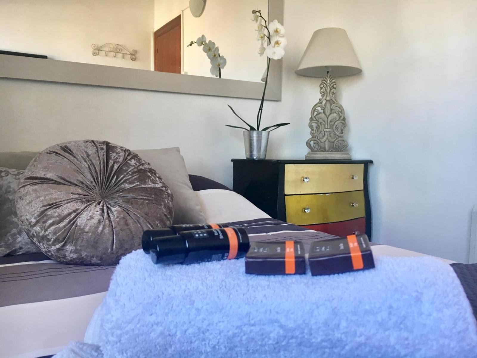 Private Rooms In City Center บาร์เซโลนา ภายนอก รูปภาพ