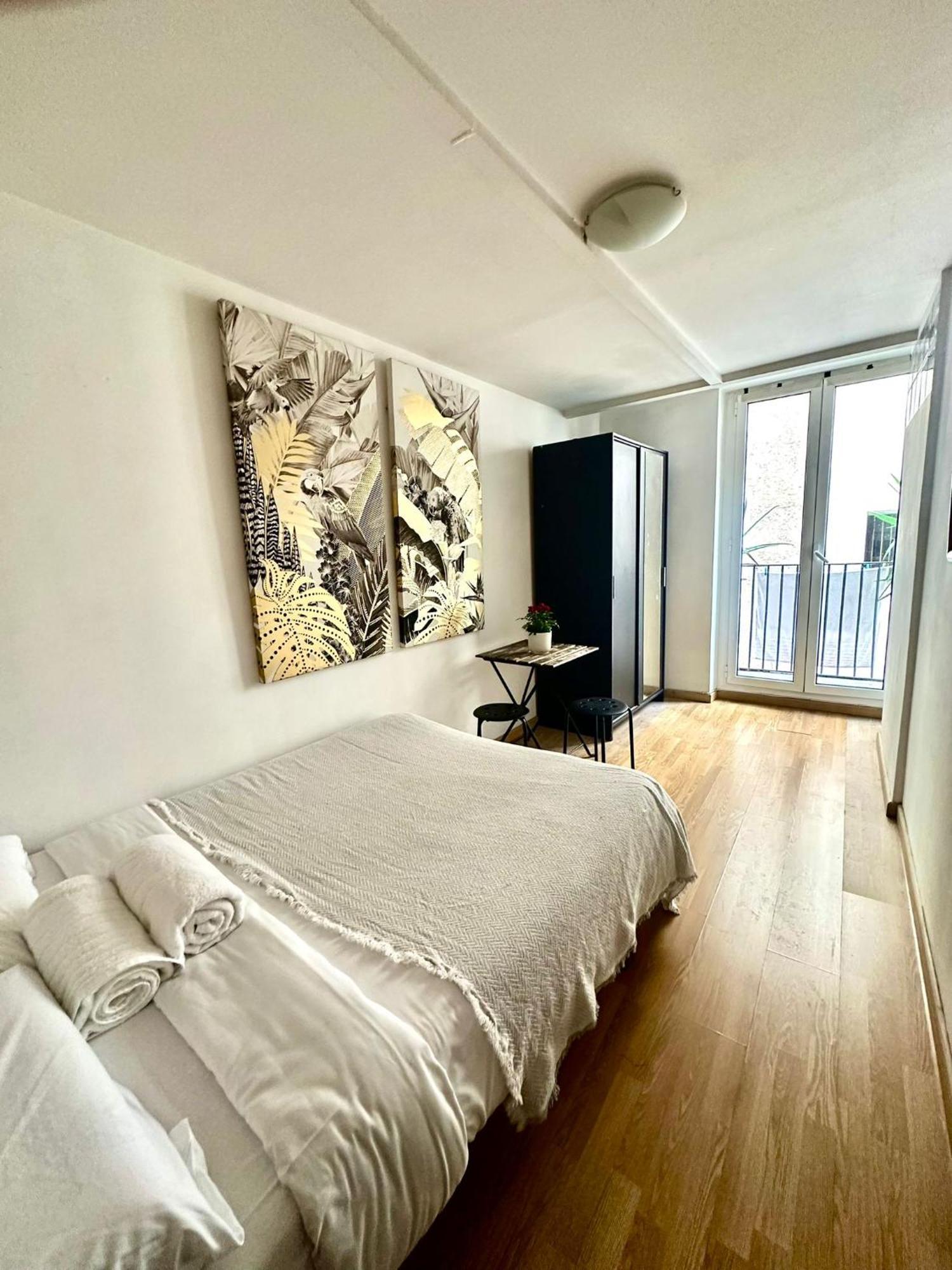 Private Rooms In City Center บาร์เซโลนา ภายนอก รูปภาพ