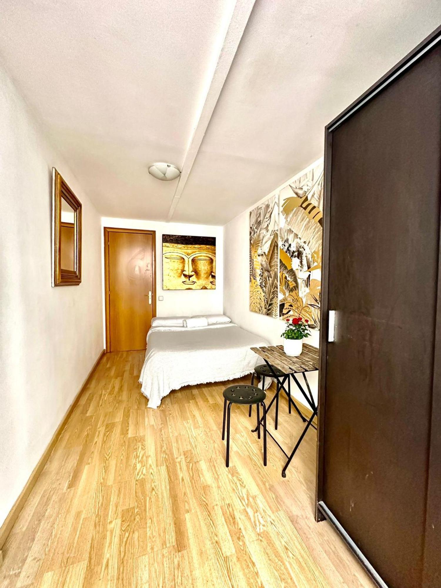 Private Rooms In City Center บาร์เซโลนา ภายนอก รูปภาพ