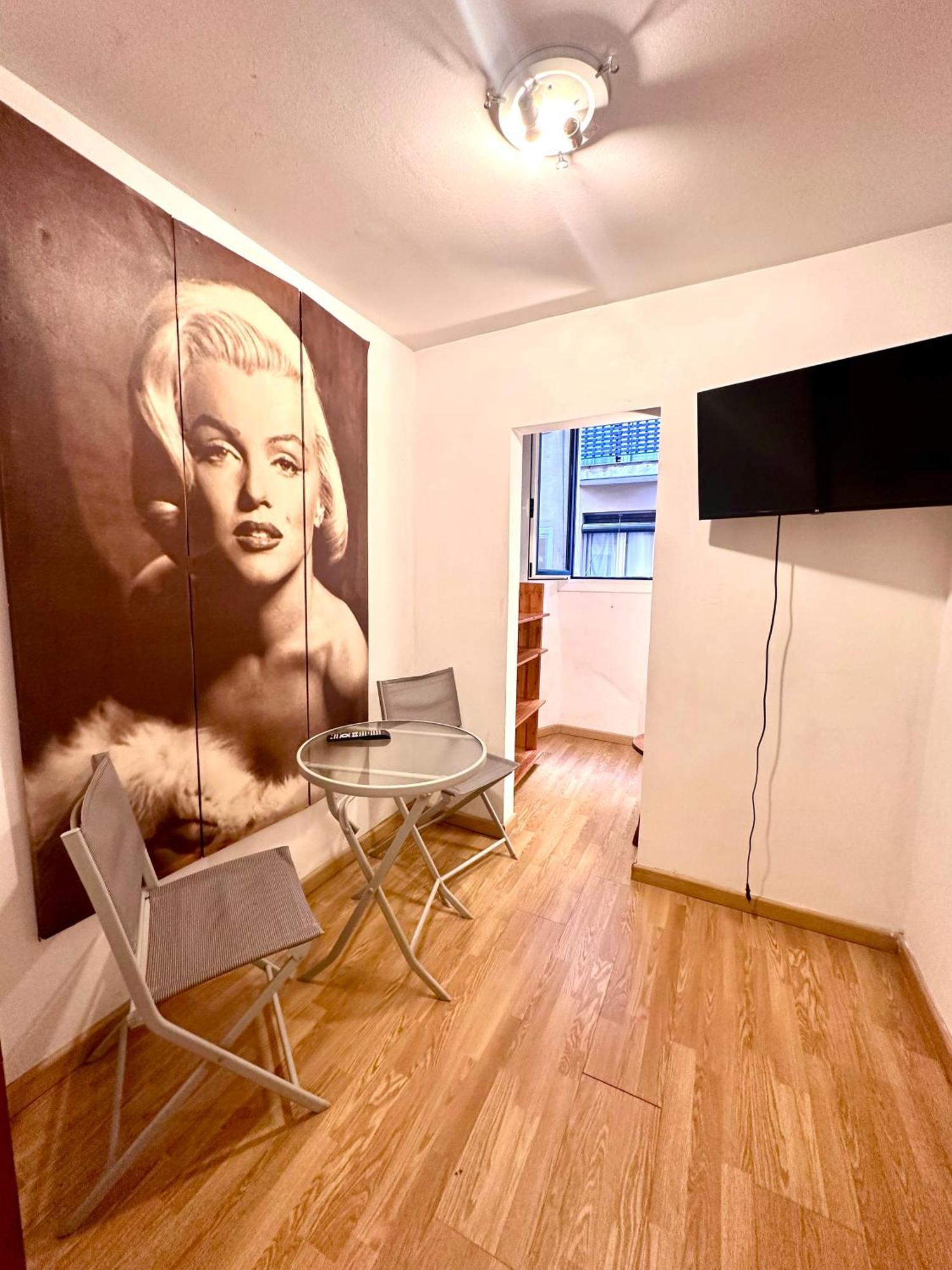 Private Rooms In City Center บาร์เซโลนา ภายนอก รูปภาพ