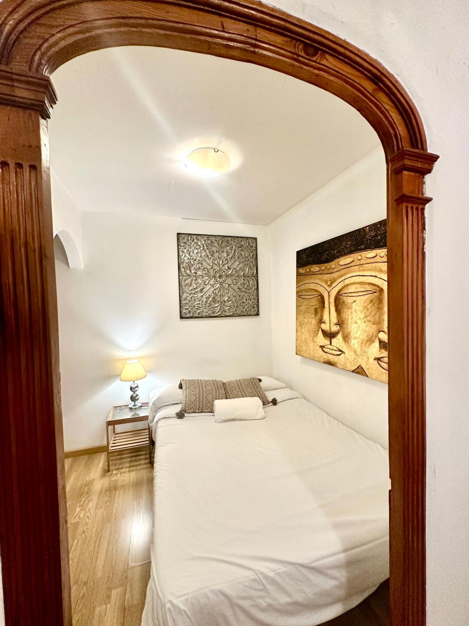 Private Rooms In City Center บาร์เซโลนา ภายนอก รูปภาพ